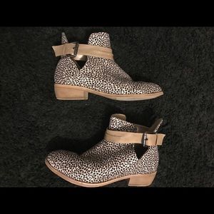Trendy leopard booties with buckle detail